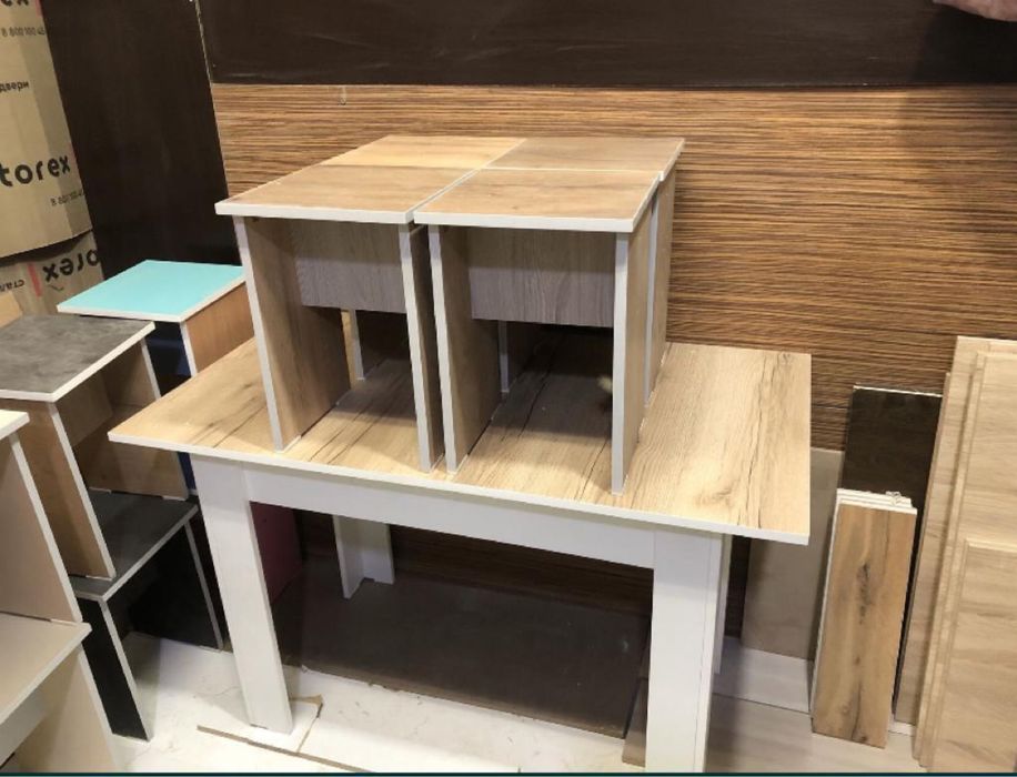 Продам новые кухонные столы с табуретками