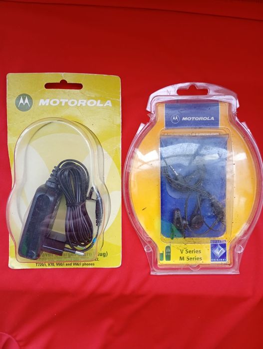 Motorola v70 Nou + accesorii originale ( decodat,folie pe clapetă)