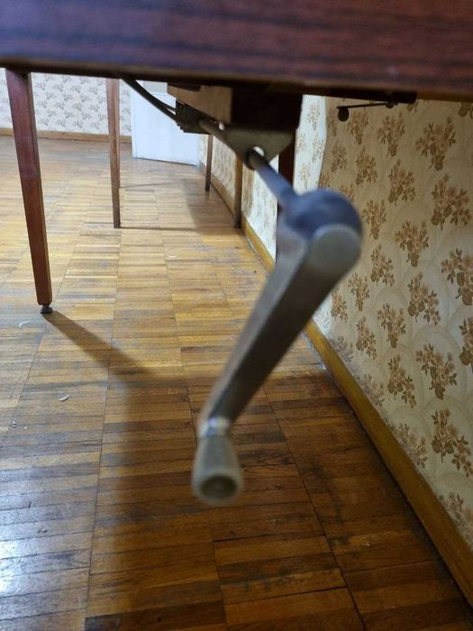 Советский (ГДР) деревянный стол с механизмом подъёма для вашего дома