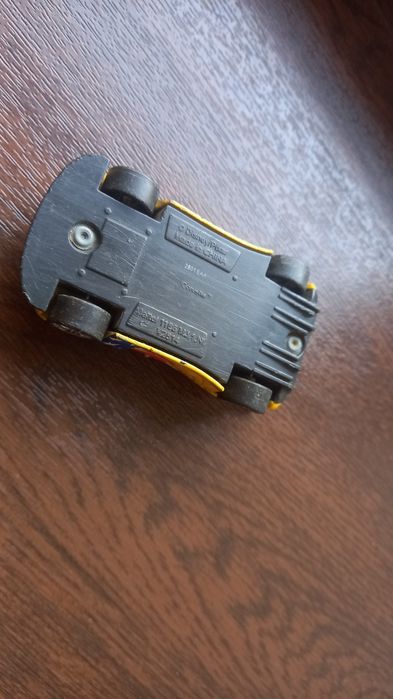 Металическая машинка из мультфильма Тачки