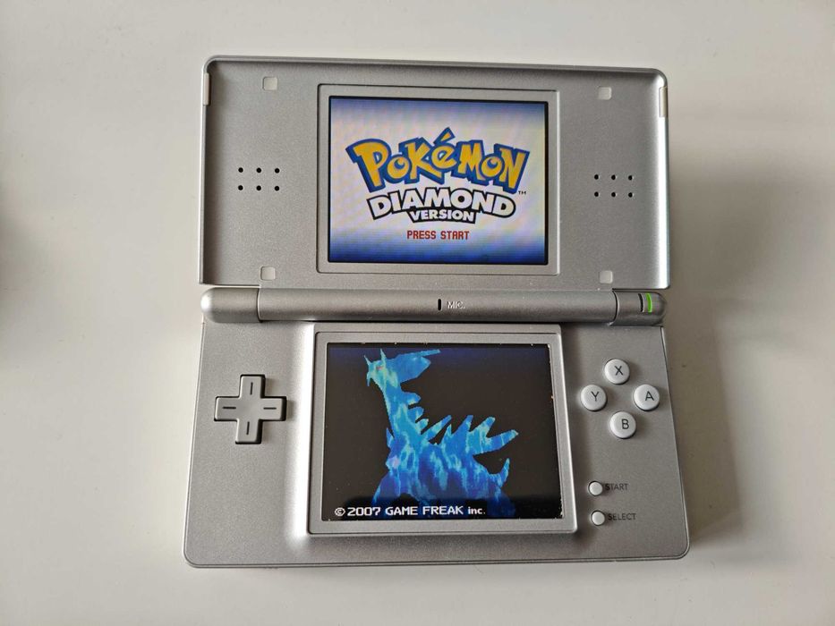 Nintendo DS Lite - качени много игри