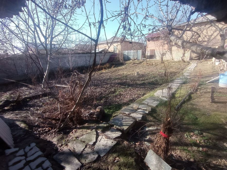 Uchastka 5 sotk quruq yer