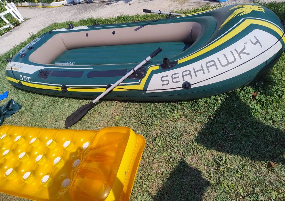 Vând barca gonflabila Intex Seahawk4
