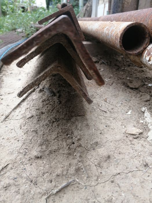 Угольник 70*70 3шт.  50*50 1шт.