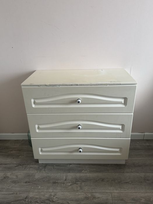 Продам комод бежевый б/у