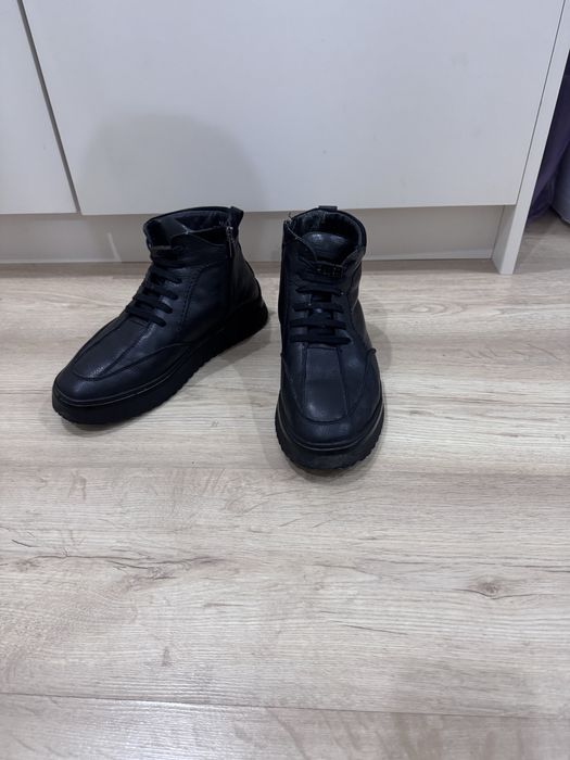 3 пары обуви по цене 1