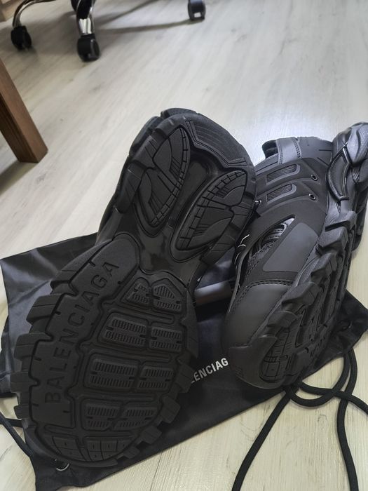 Balenciaga track black