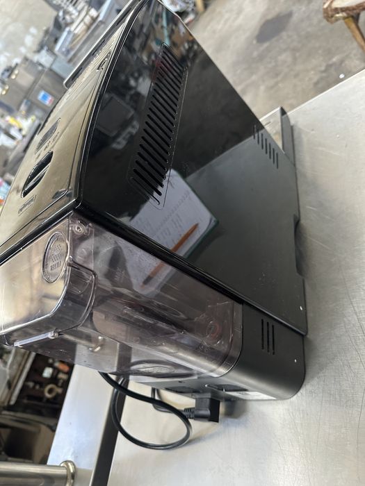 Каферобот Delonghi Autentica
