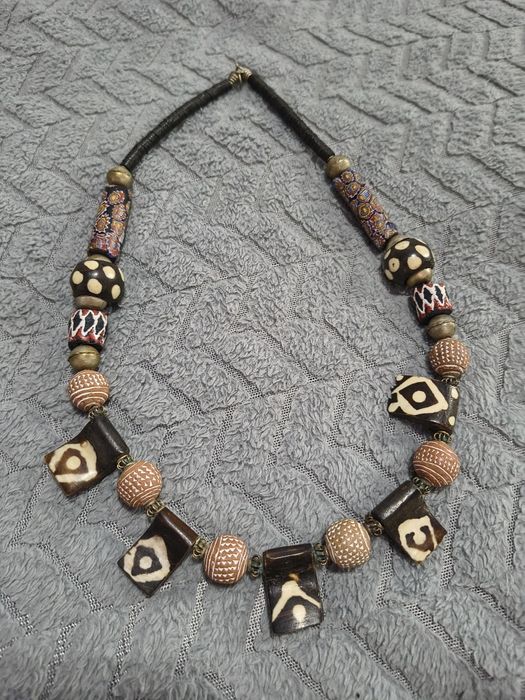 Colier vechi african Batik