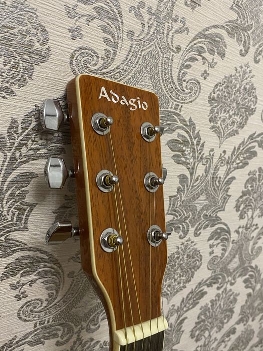 Продам гитару Adagio