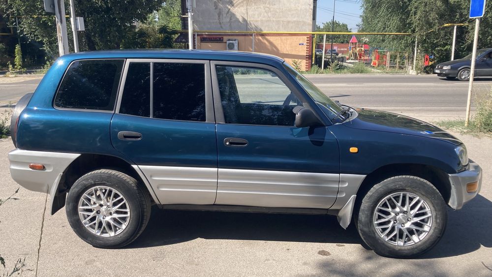 Продам автомобиль Rav 4