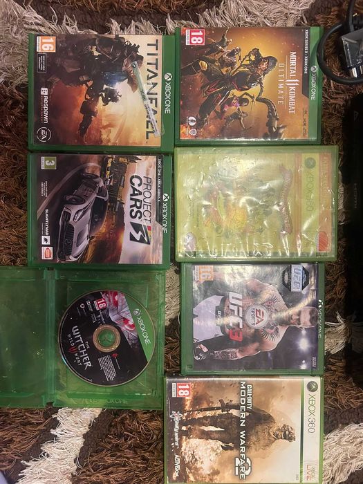 Pachet Xbox One 1TB + 3 Manete (Ediție Marvel) + 7 Jocuri (MK11, Witcher, COD)