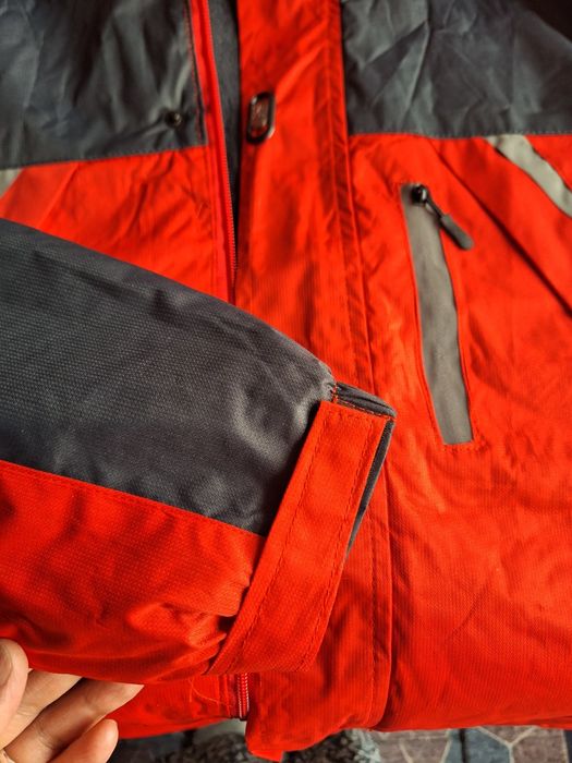 Продам куртку тёплую.