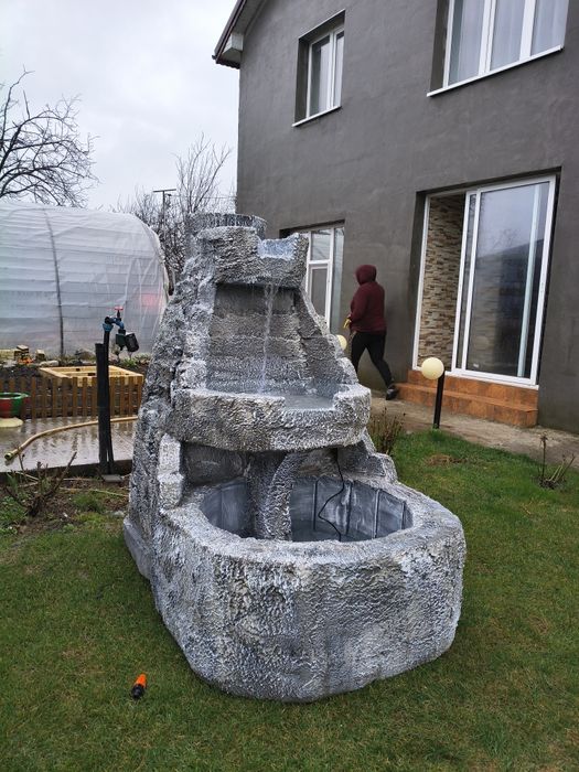 Fantani arteziene cascade  rocă