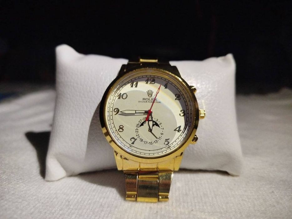 ROLEX soat tan narxida sotib oling