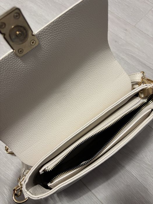 Дамска официална чанта!Цвят светло бежаво!Дълга дръжка и къса дръжка!