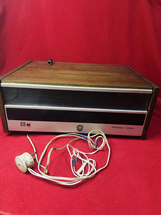 Винтажный проигрыватель «Melodija-stereo»