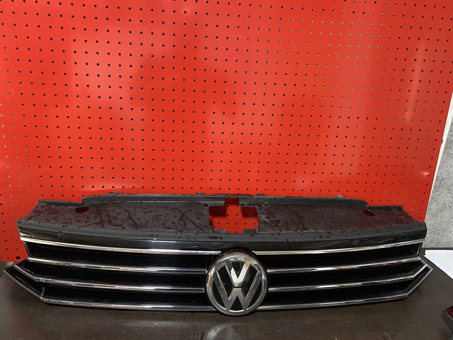 Grila radiator Vw Passat B8 nonfacelift cu distronic/ acc