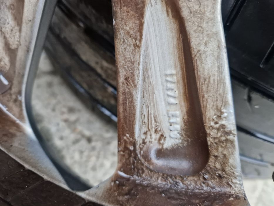 Roti Toyota Auris R17