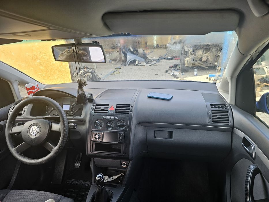 Vând Urgent Touran , citește anuntul