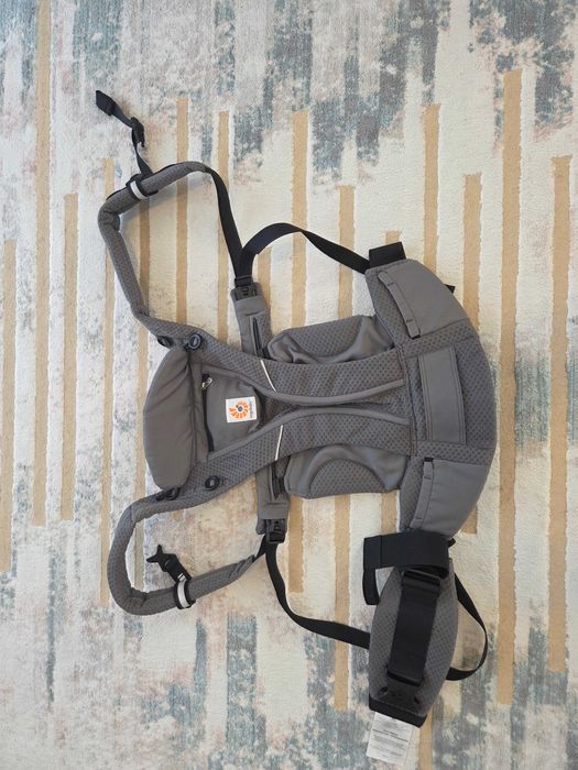 Marsupiu Ergobaby 360 Omni Breeze - gri folosit o data