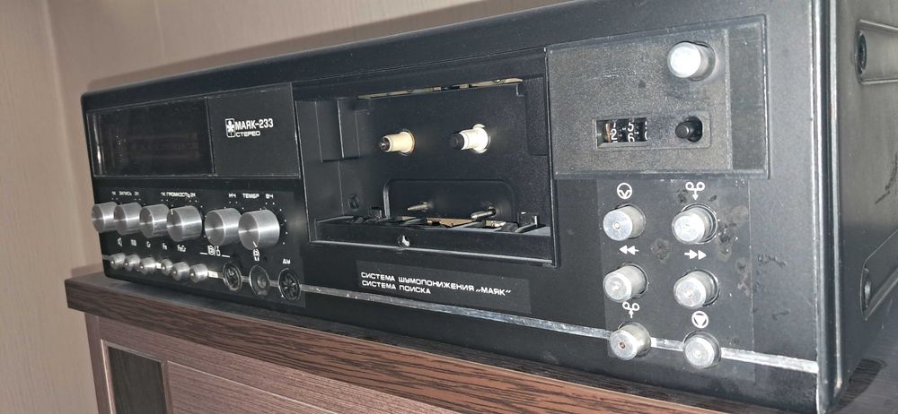 магнитофон Маяк 233 + 30 кассет б/у. САМОВЫВОЗ.