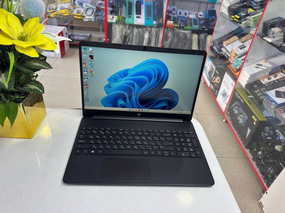 HP core i3-12 DDR4 4/256 SSD holati ideal