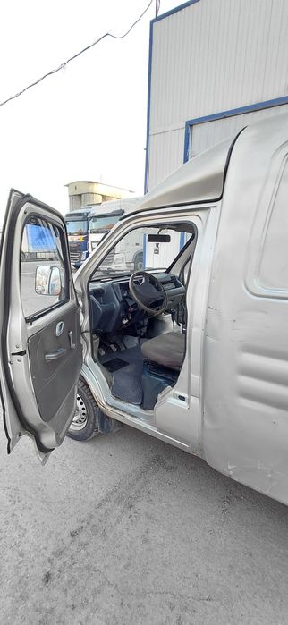 Грузовая машина для доставки