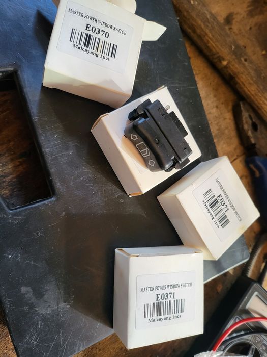 Кнопки стеклоподьемников мерседес