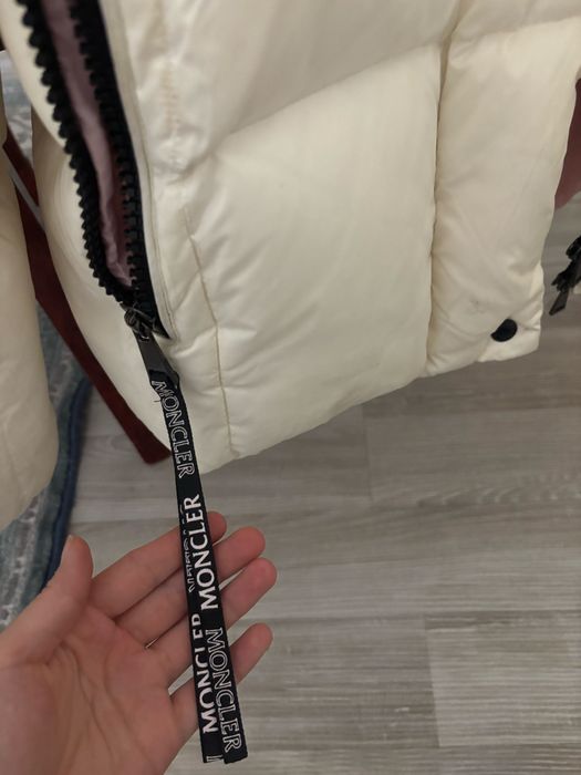 Продам куртку Moncler зимняя.