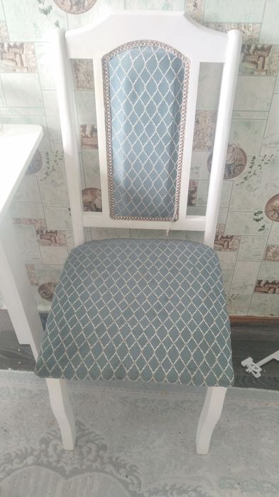 Продам Стол и стулья