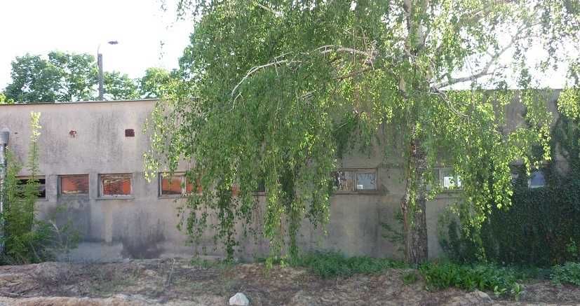 Собственикът продава две сгради в индустриална зона
