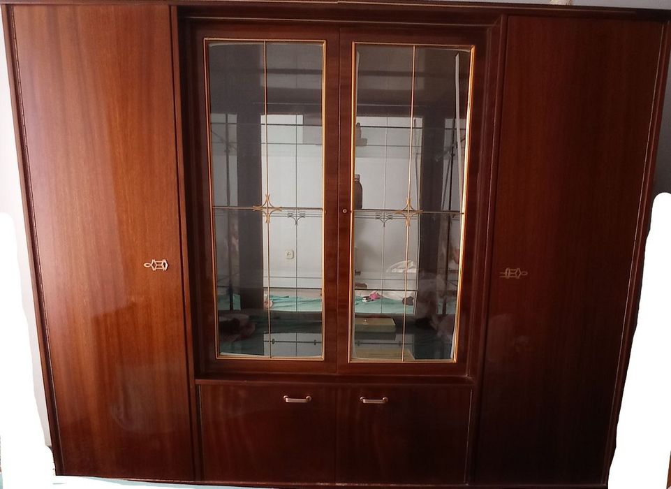 Продаетсю стенка мебел сос отл. Оринтер медгородок. Цена договорная