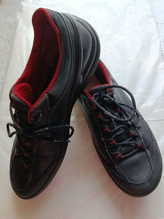 Продам обувь  цена 3000