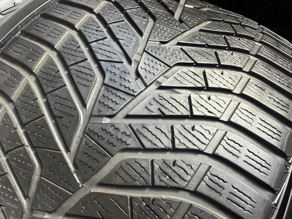 # 4x Anvelope Iarna 315/35 R21 275/40 R21 M+S - Yokohama BluEarth Winter