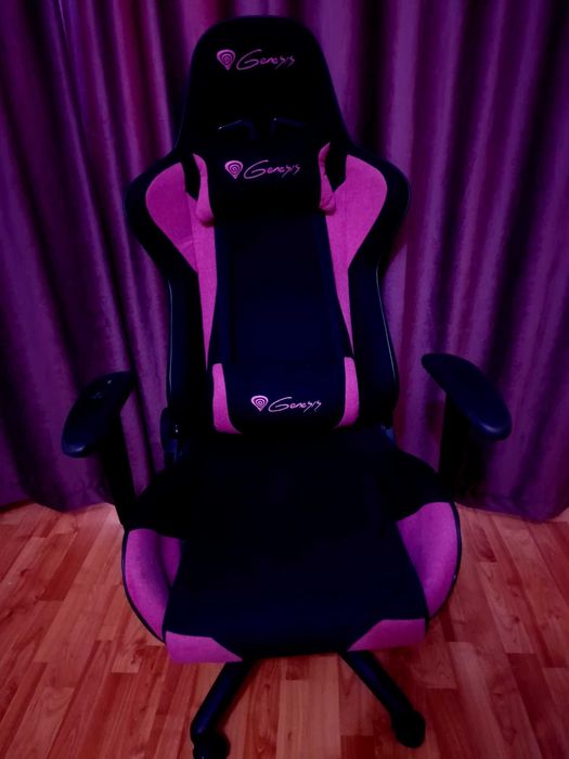 Vand scaun de gaming roz GENESIS Targoviste • OLX.ro