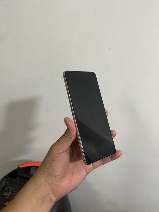 Срочно продается Samsung s21 plus