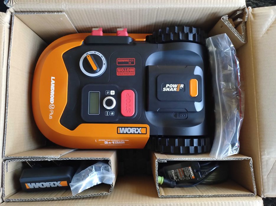 Робот косачка за трева Worx Landroid plus WR167E до 700m²