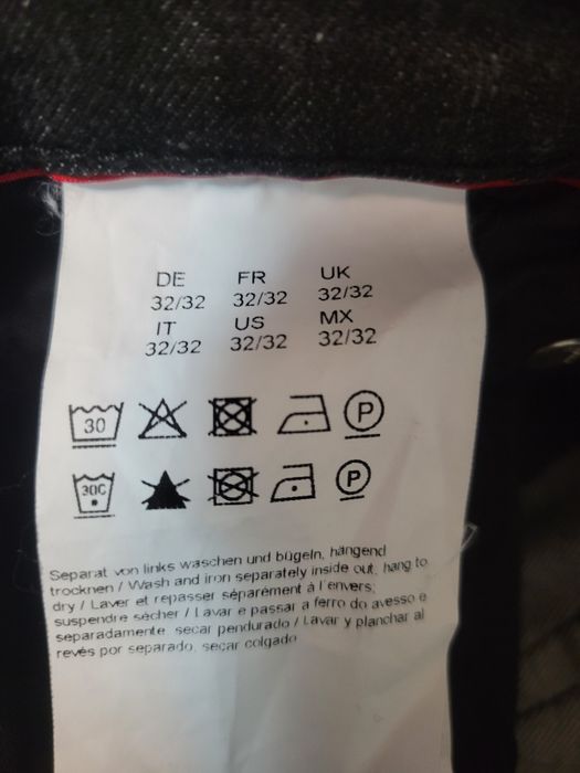 Blugi noi cu eticheta Hugo Boss marimea 32 da merg la S