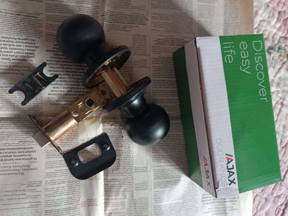 Продам дверные ручки