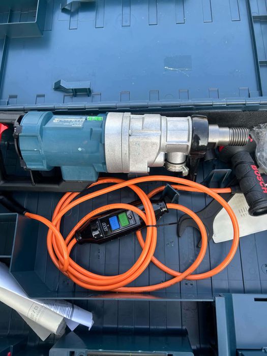 Диамантено пробивна машина Bosch GDB 180 DE