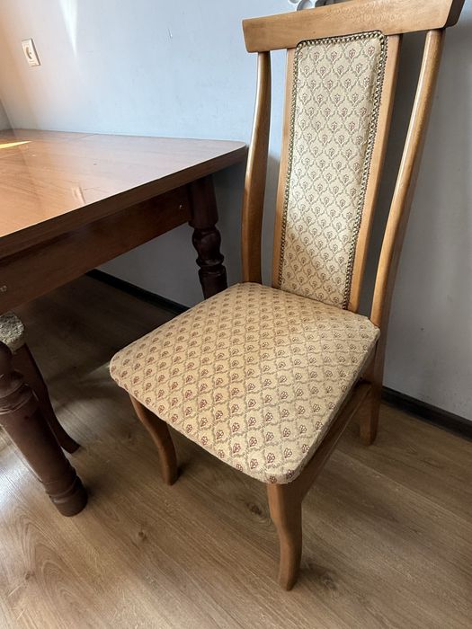 Продается раздвижной стол и 6 стульев