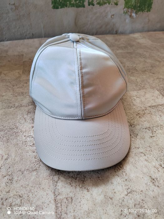 Шапки и каскети.