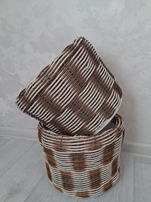 Кашпо из ротанга.