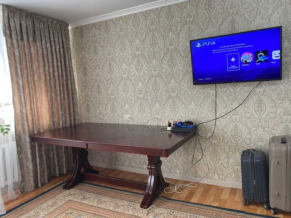 очень прочный раздвижной деревянный стол