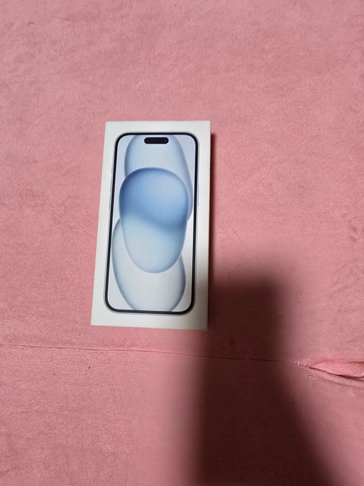 • Телефон iPhone 15