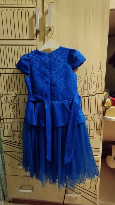 Продаю платье 7-8 лет