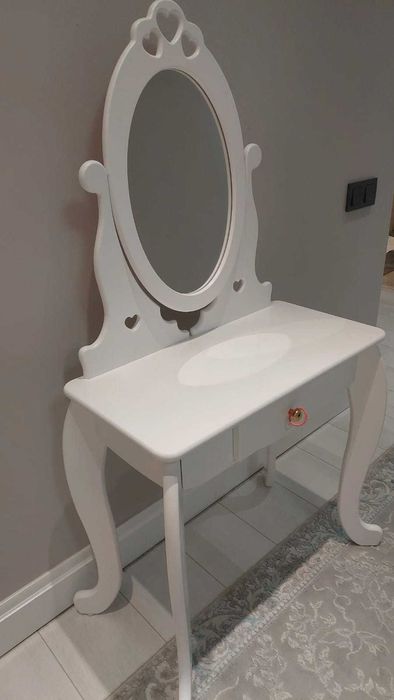 Детский туалетный столик