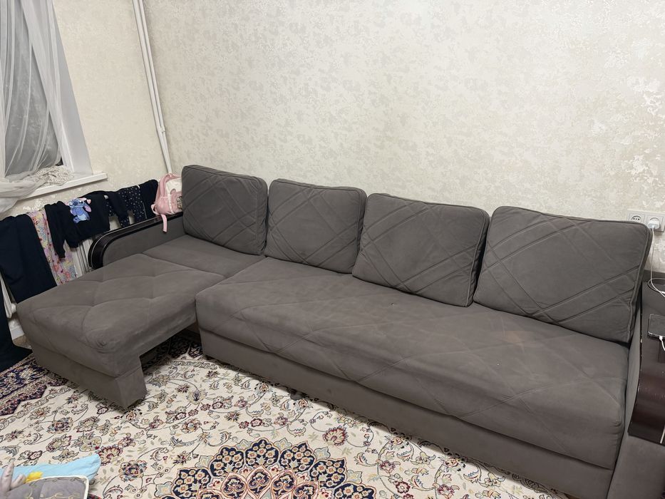 Продоеться стенка и диван