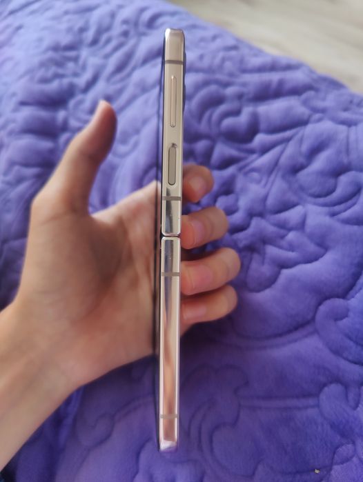Продаю Samsung Z Flip 4
